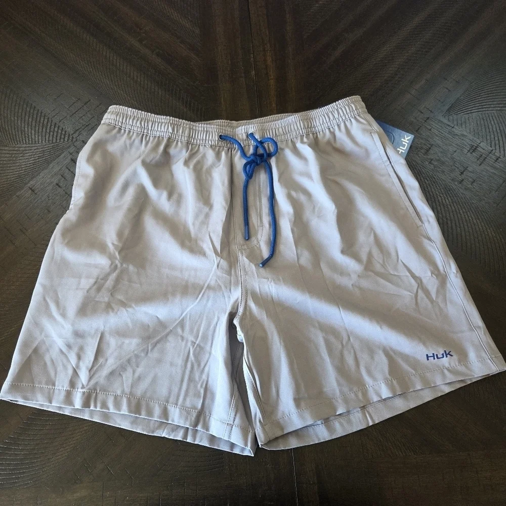Huk Pursuit Volley Performance Fishing Shorts - Size Medium  5.5